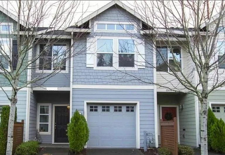 2218 NW Redelfs Way — Photo 1