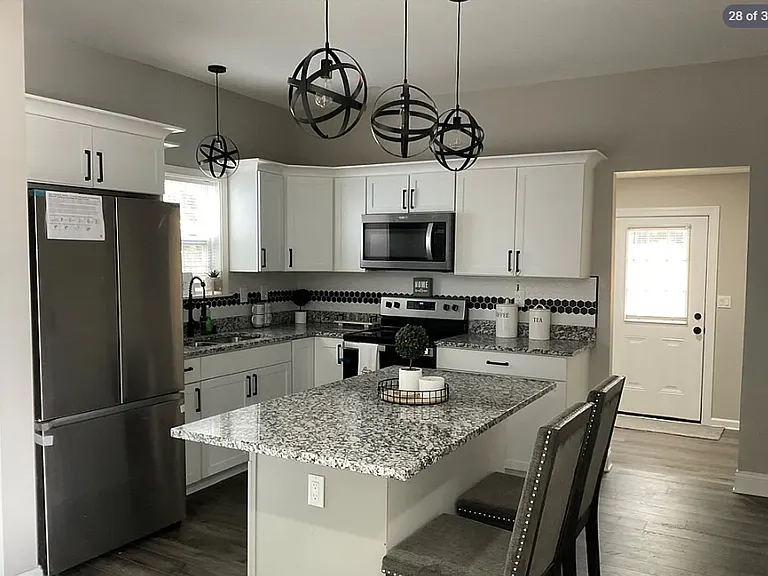 1434 Oakdale Ave — Photo 7