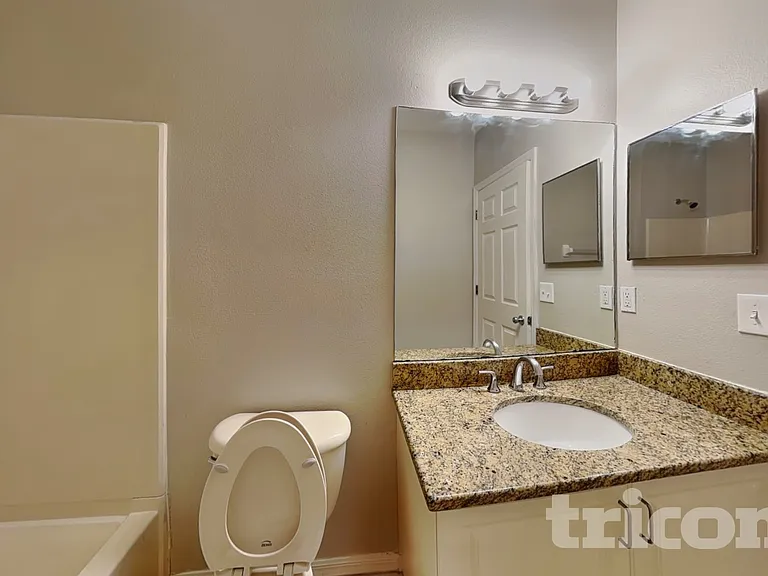 3625 W 16th St — Photo 13