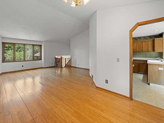 3rd image of 17446 Goldenview Ave