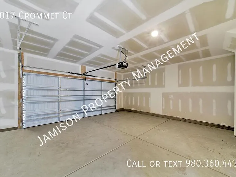 4017 Grommet Ct — Photo 36