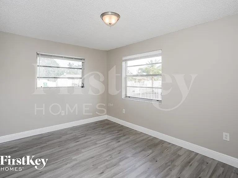 19424 NW 48th Ave — Photo 12