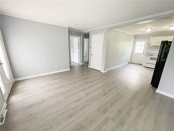 4th image of 1901 S Brookside Ave