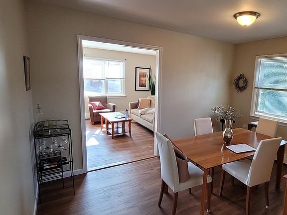 4th image of 528 Brewster St