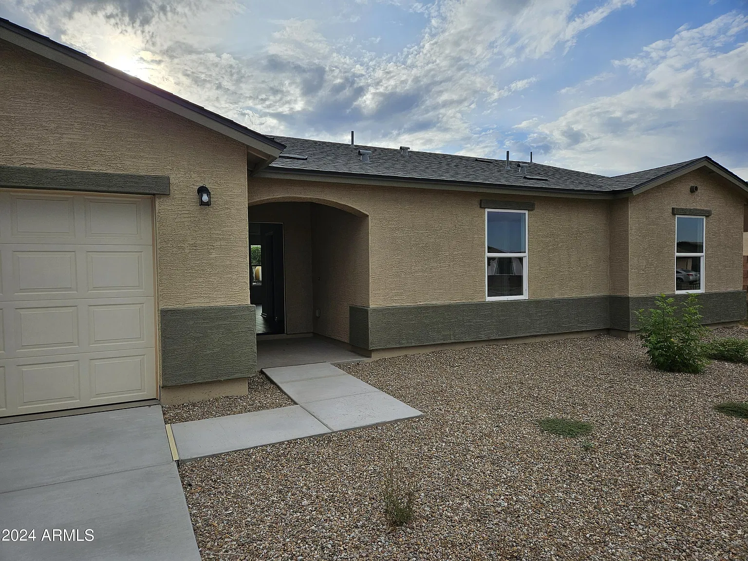 3 bed, 2.0 bath, 1660 sqft, $1,800 — Photo 1