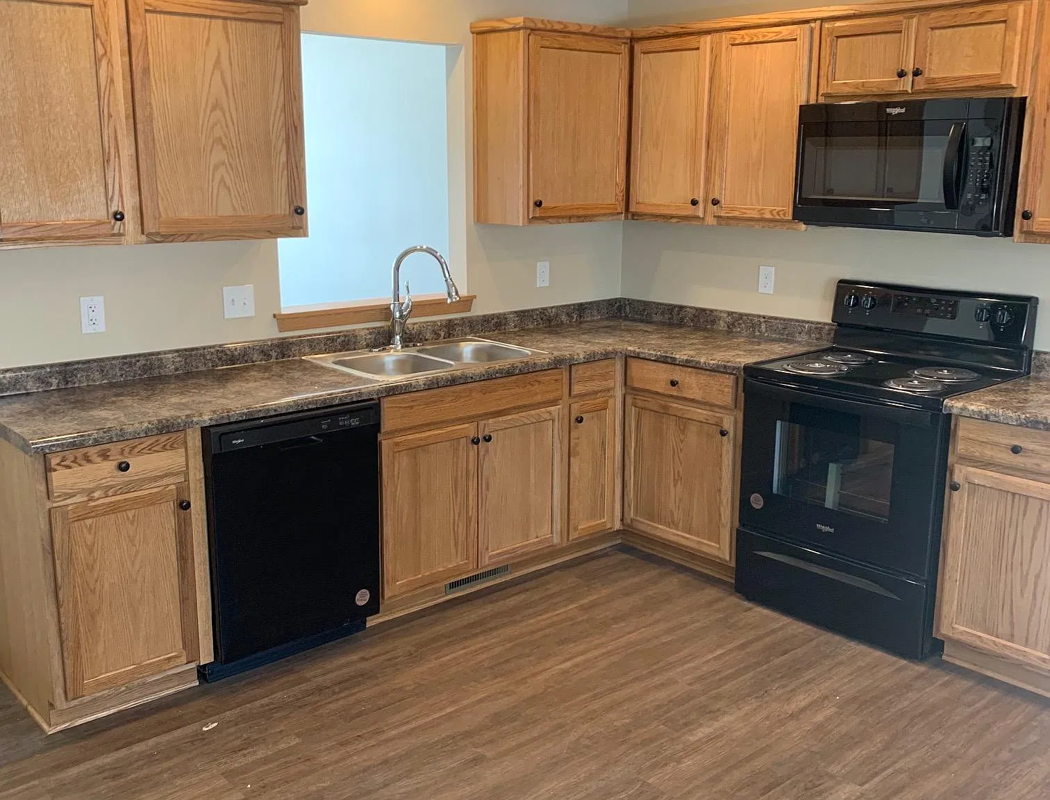 3 bed, 1150 sqft, $1,195 — Photo 4