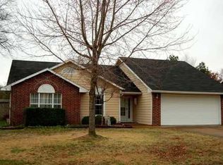 2710 W Beech St, Rogers, AR 72756