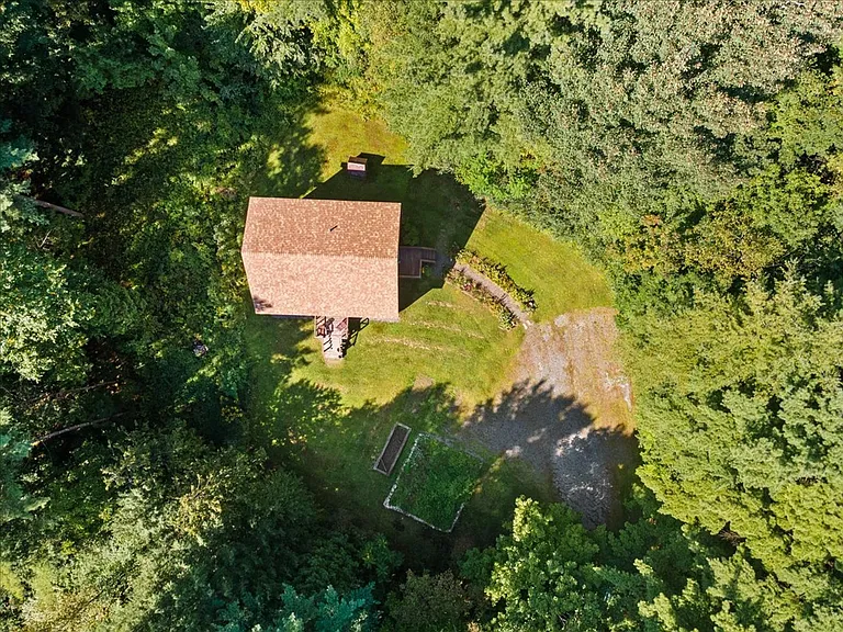 1672 Sweet Hollow Rd — Photo 38