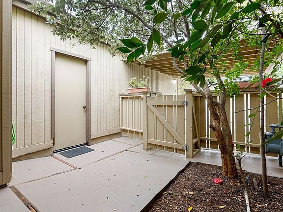 4th image of 1901 Knolls Drive