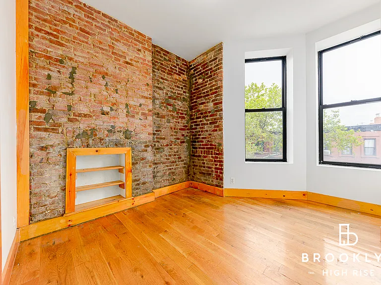 543 Madison St #3R — Photo 3