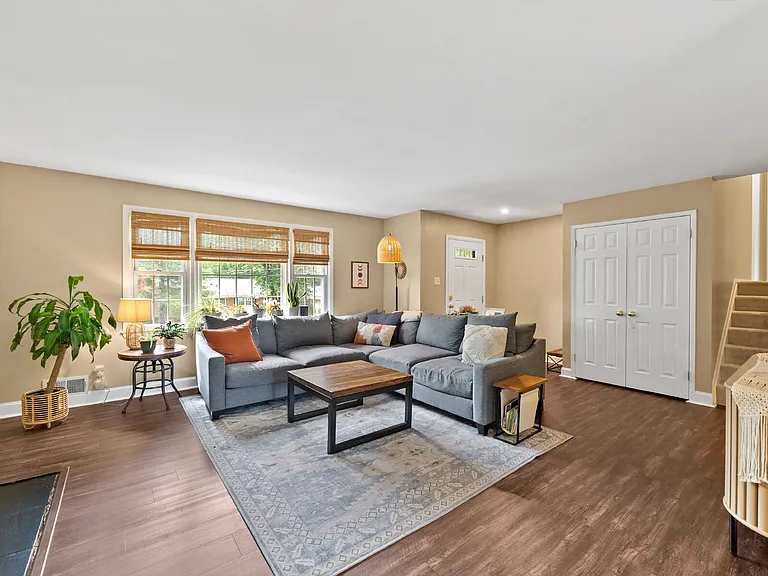5208 Lindsay St — Photo 5