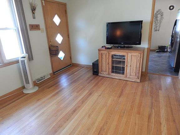 3rd image of 9337 W Melvina St