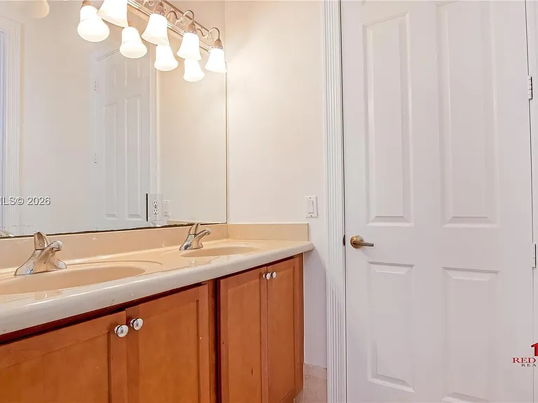 7833 SW 194th Ter — Photo 18