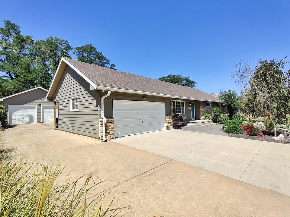 1st image of 420 Claremont Dr
