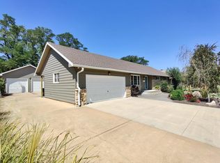 420 Claremont Dr, Salina, KS 67401