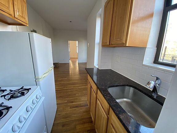 3rd image of 79 Sullivan St APT 4B