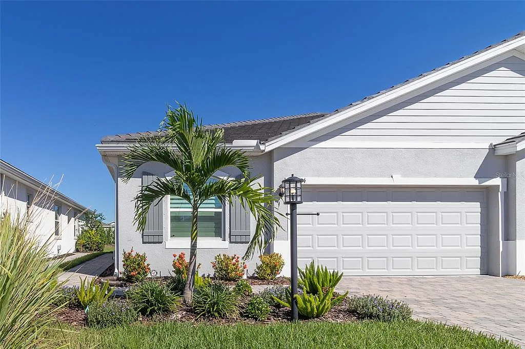 3 bed, 2.0 bath, 1569 sqft, $3,000 — Photo 1