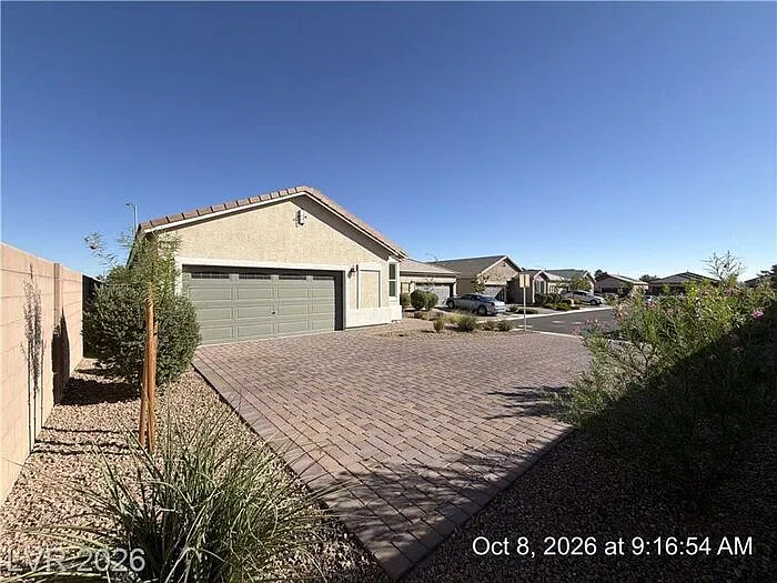 4 bed, 2.0 bath, 1494 sqft, $2,100 — Photo 3