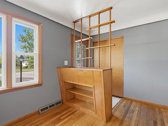 4th image of 1016 Tower Ct