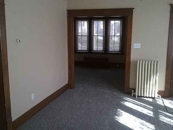 2nd image of 467 Diamond Ave NE