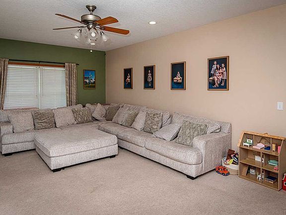 3rd image of 2 Jennifer Dr