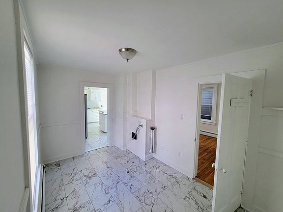 4th image of 264 Broad St