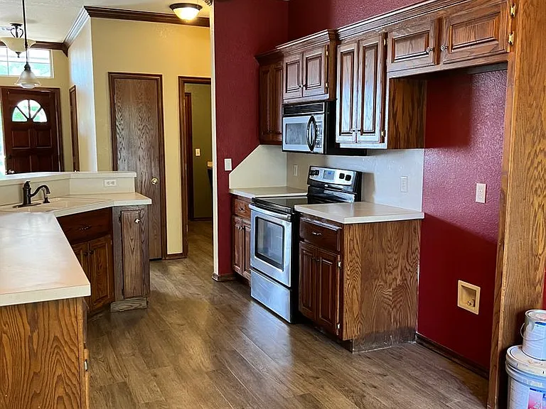 213 Pinafore Dr — Photo 2