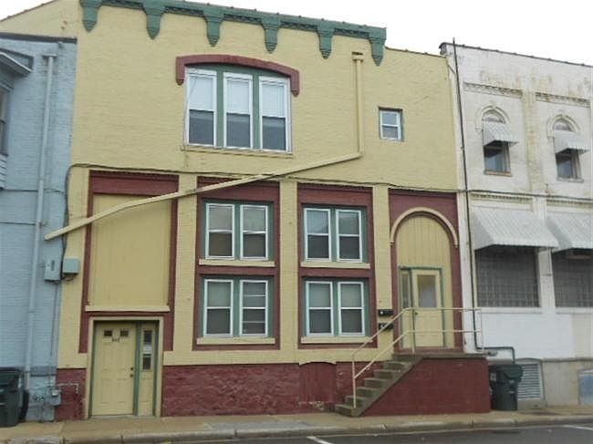 2nd image of 132 W Cook St