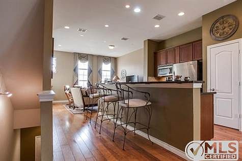 3rd image of 5025 Parkview Pl #126