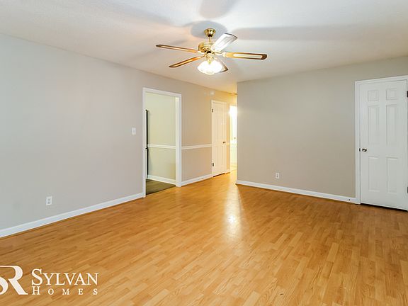 2nd image of 2943 Marthas Pl