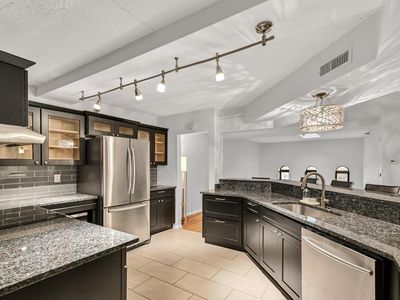 270 E Highland AVENUE #1011, Milwaukee, WI, 53202