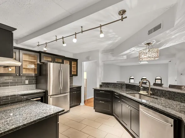 270 East Highland AVENUE #1011, Milwaukee, WI 53202