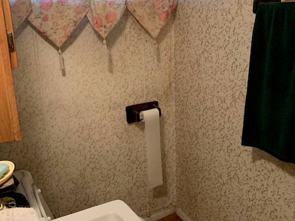 3rd image of 20 Antler Ln