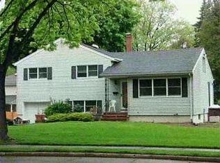 329 Georgian Dr, Paramus, NJ 07652