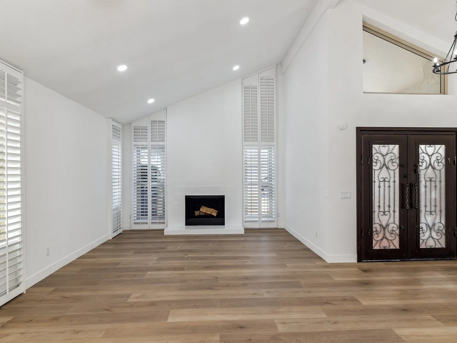2 bed, 2132 sqft, $3,500 — Photo 4