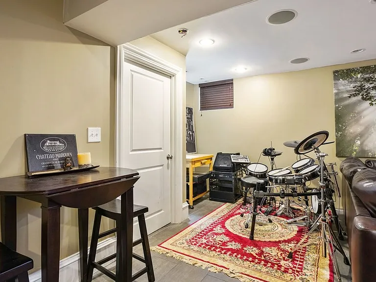 15 Howell St #1 — Photo 27