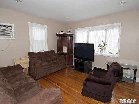 2nd image of 40 Tippin Dr