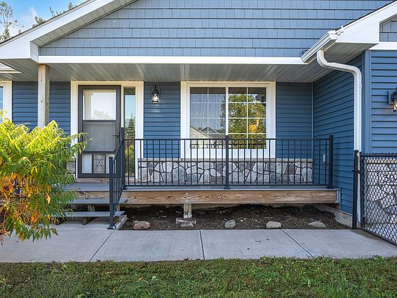 5th image of 304 Evergreen Dr