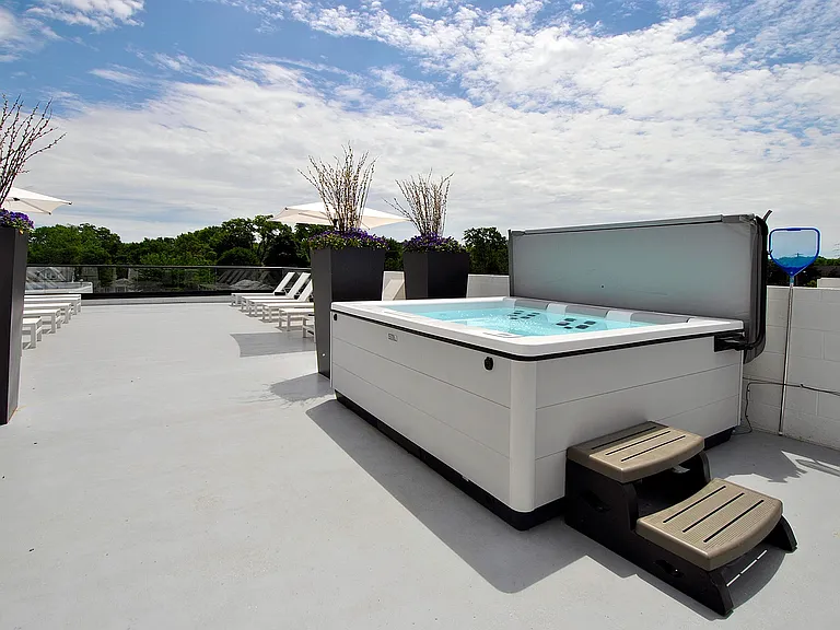 Year Round Rooftop Hot Tub