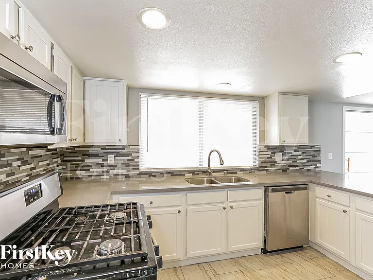 3763 E Hacienda Ave — Photo 8