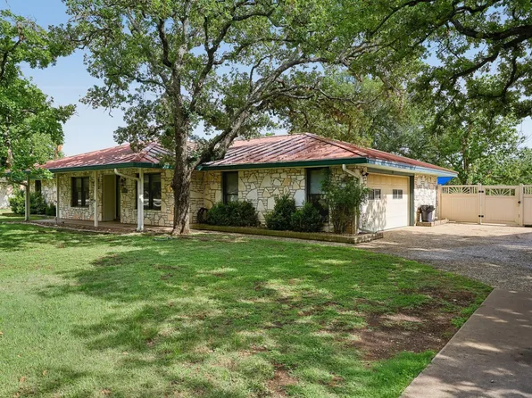 433 Oak Wood Rd, Kerrville, TX 78028