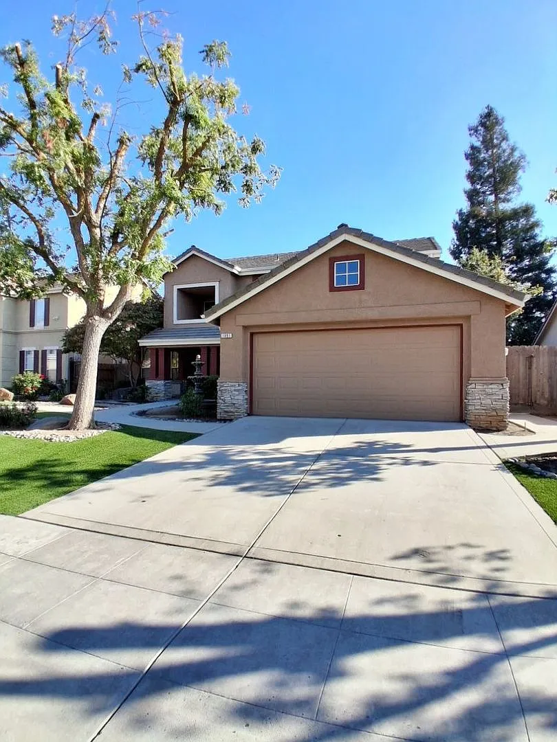 Radiant 4-bedroom, 3-bath home in Fresno, CA! — Photo 2