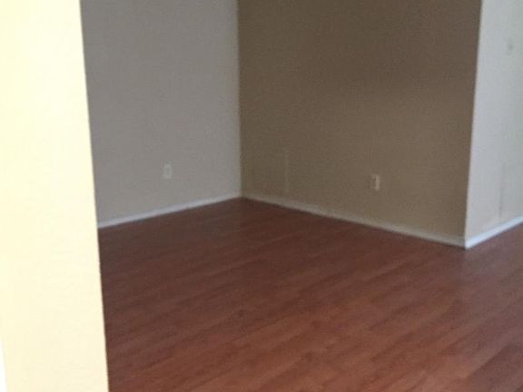 5th image of 602 E Oak St APT A