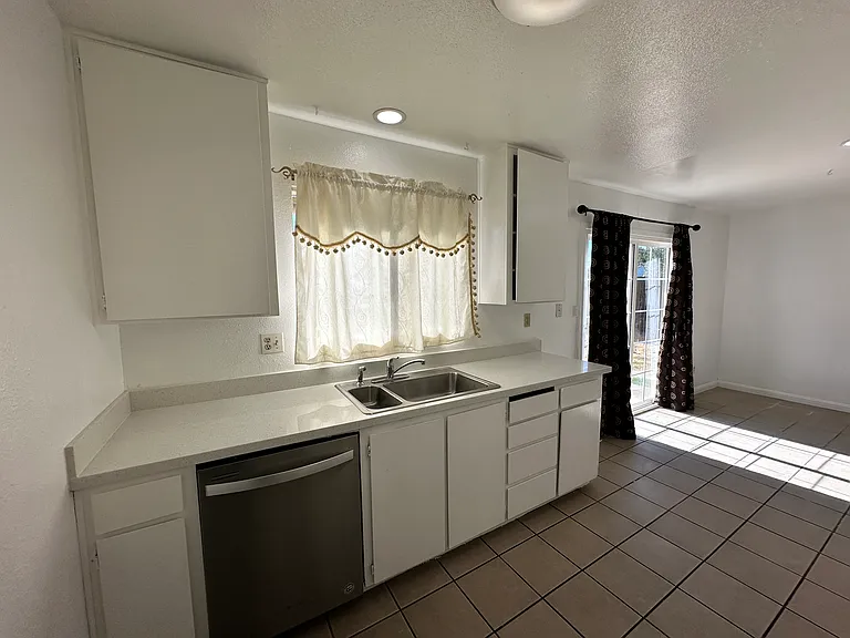 1750 Askren Ct — Photo 9