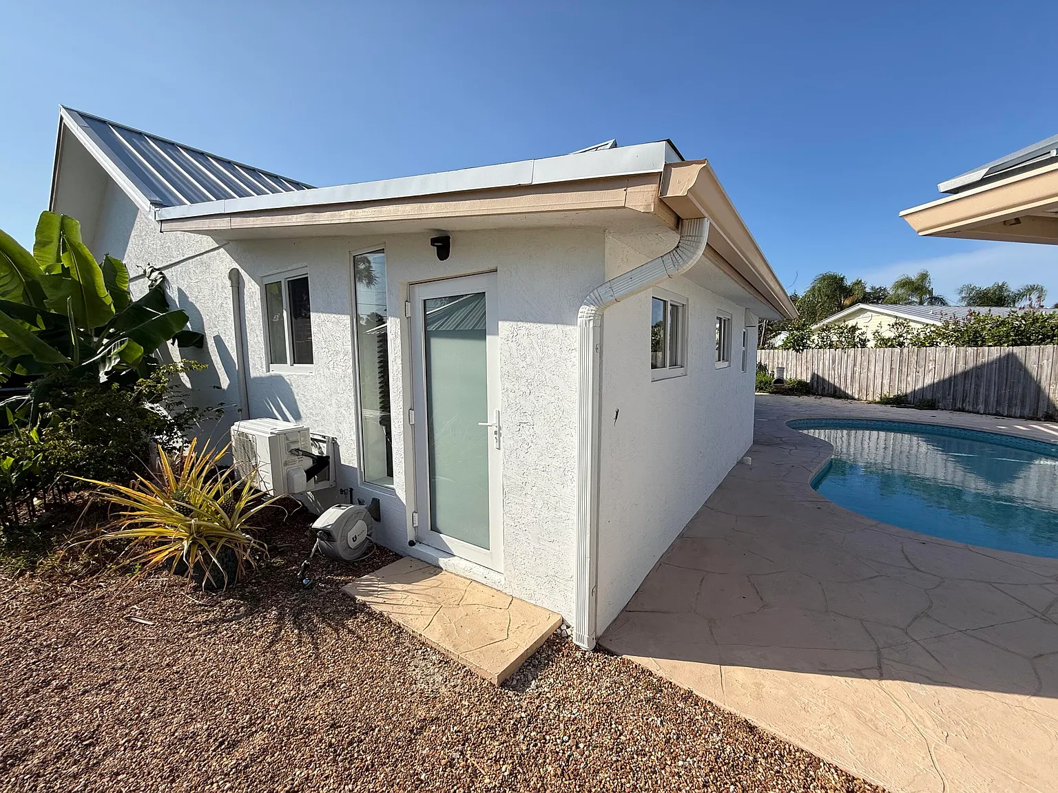 1 bed, 1.0 bath, 260 sqft, $1,300 — Photo 1