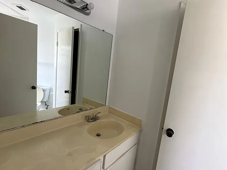 7901 Cambridge St — Photo 20