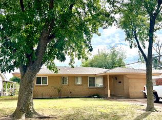 920 NW 2nd St, Moore, OK 73160