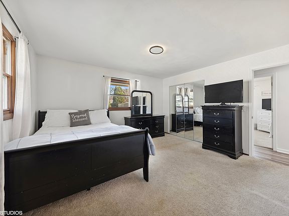 5th image of 10158 W Chaney Ave