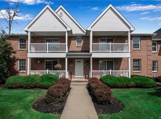 10 Georgian Ln APT C, Williamsville, NY 14221