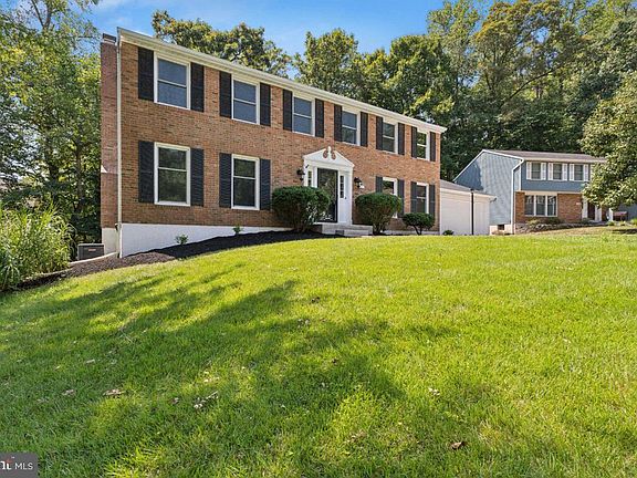 3rd image of 7625 Glenville Ct